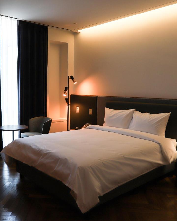 Le Hotel *