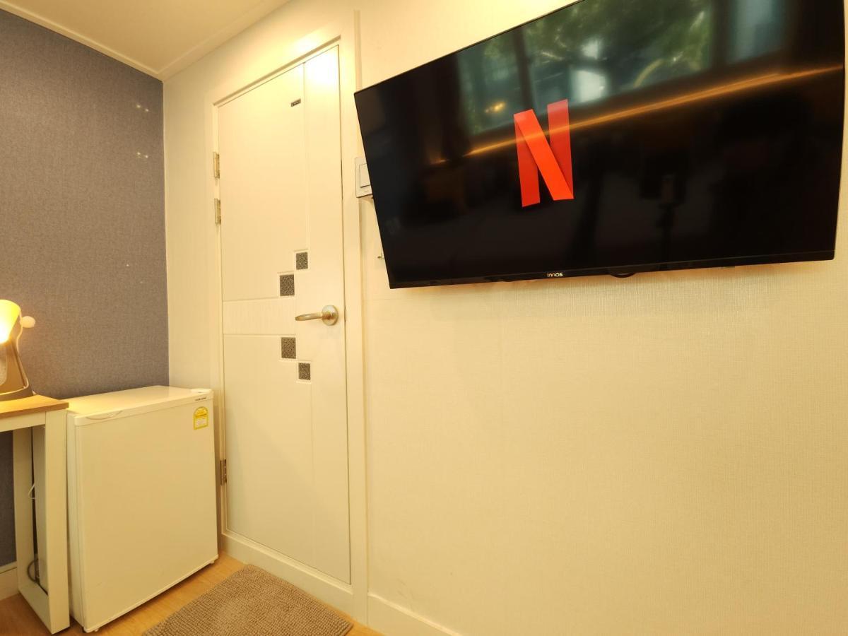 Hostel Oyo Myeongdong 5 *