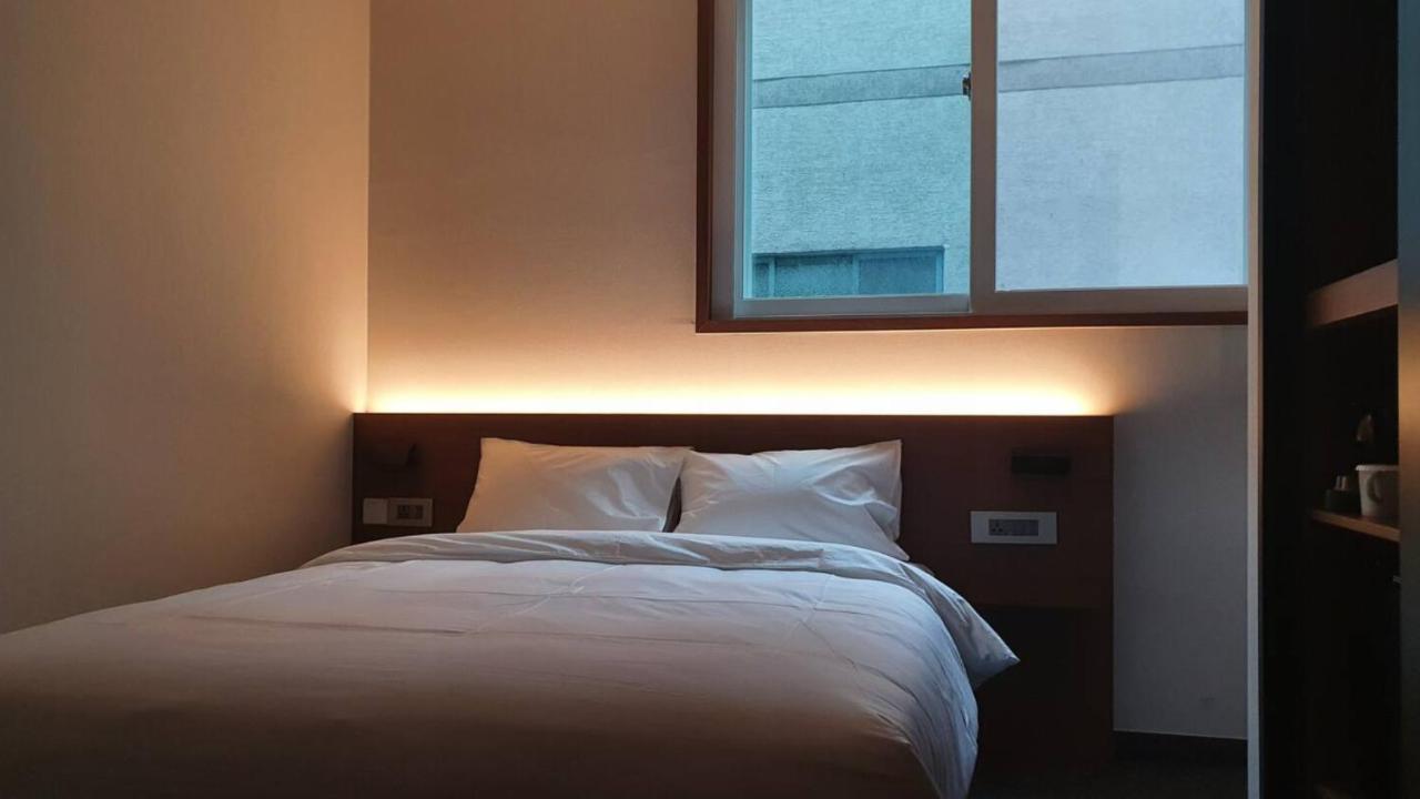 Pillowsopher Hongdae Hotel *