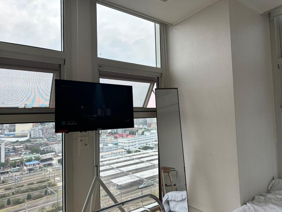 Unreal Station Apartment *