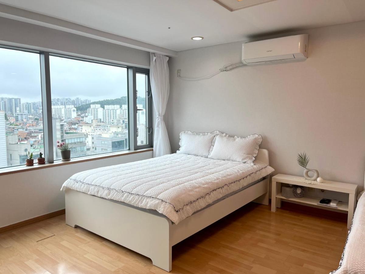 Hongik Univ Station Exit 1 Apartment Seoul