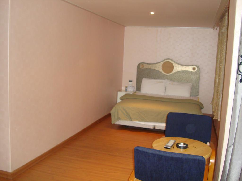 Yuwon Hotel *