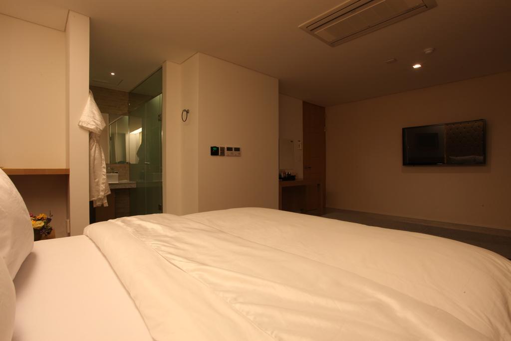 Yuwon *
