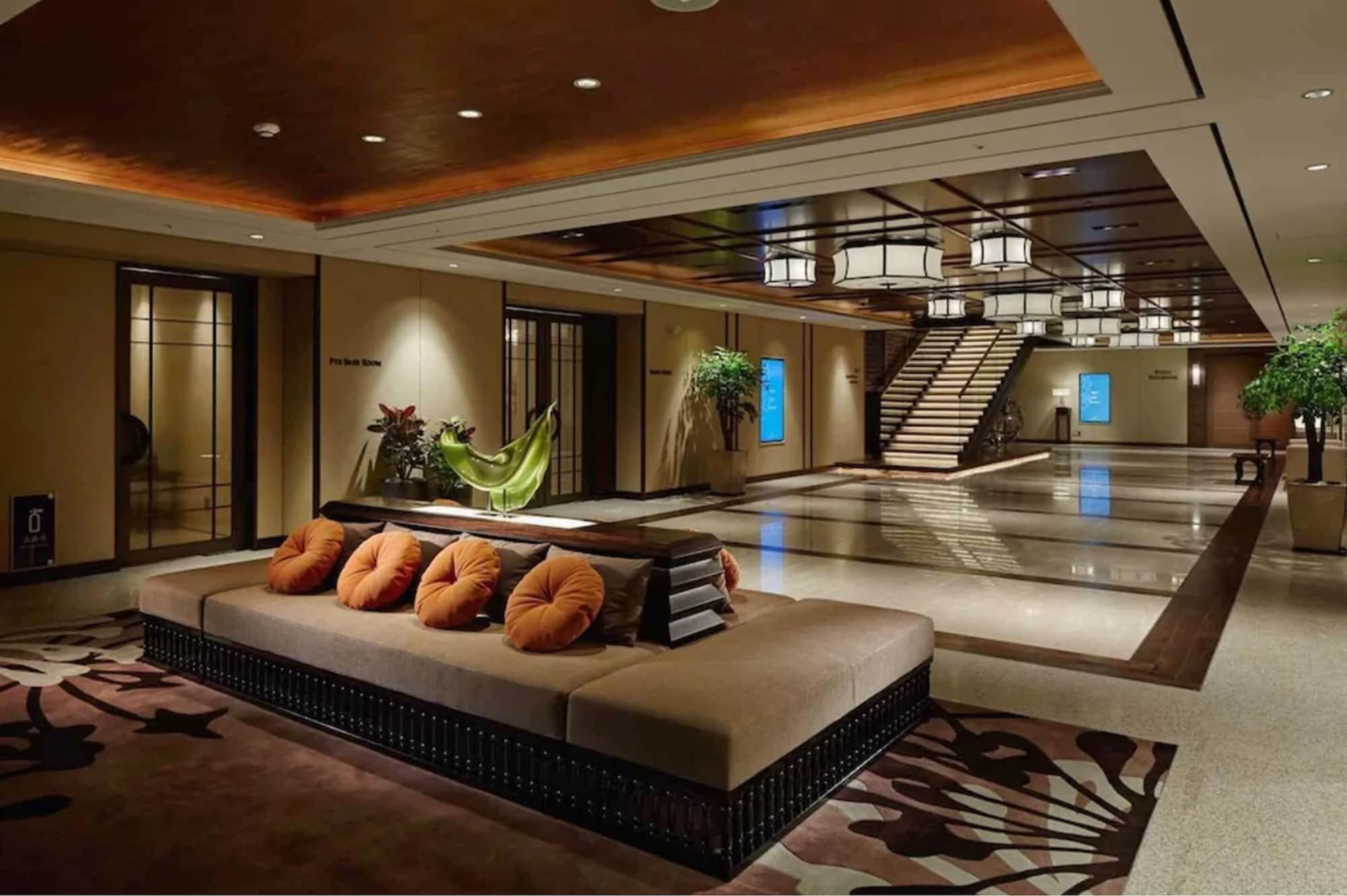 Royal Hotel 4*