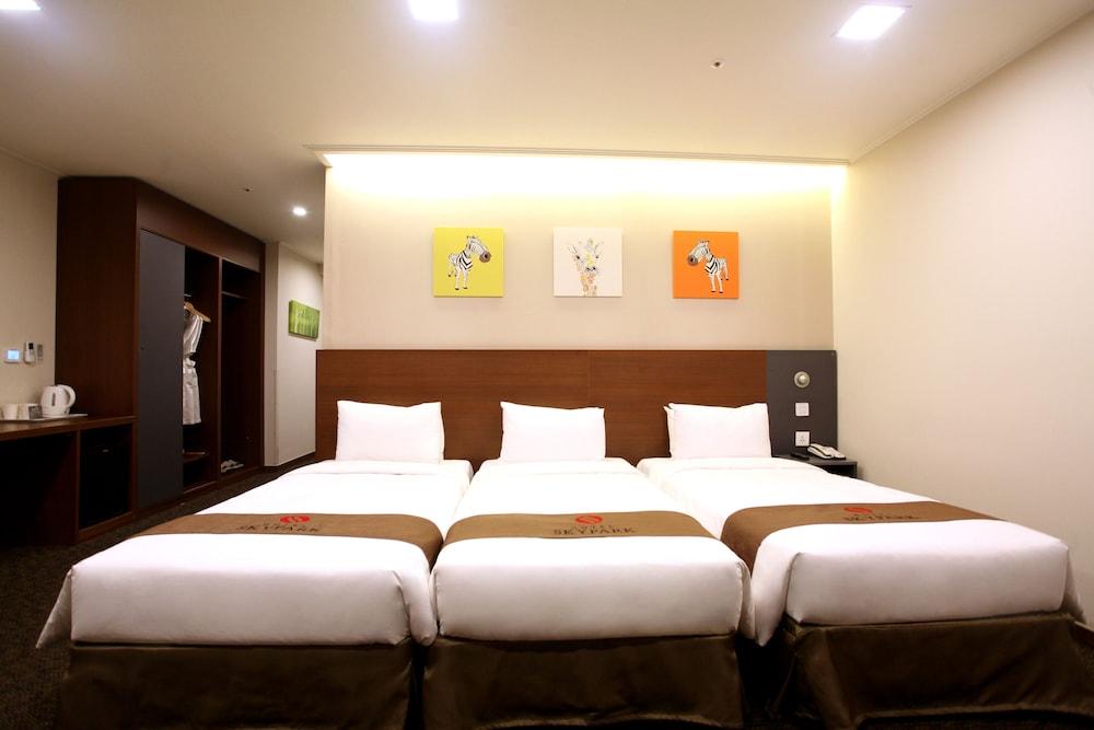 Skypark Myeongdong 2 3*