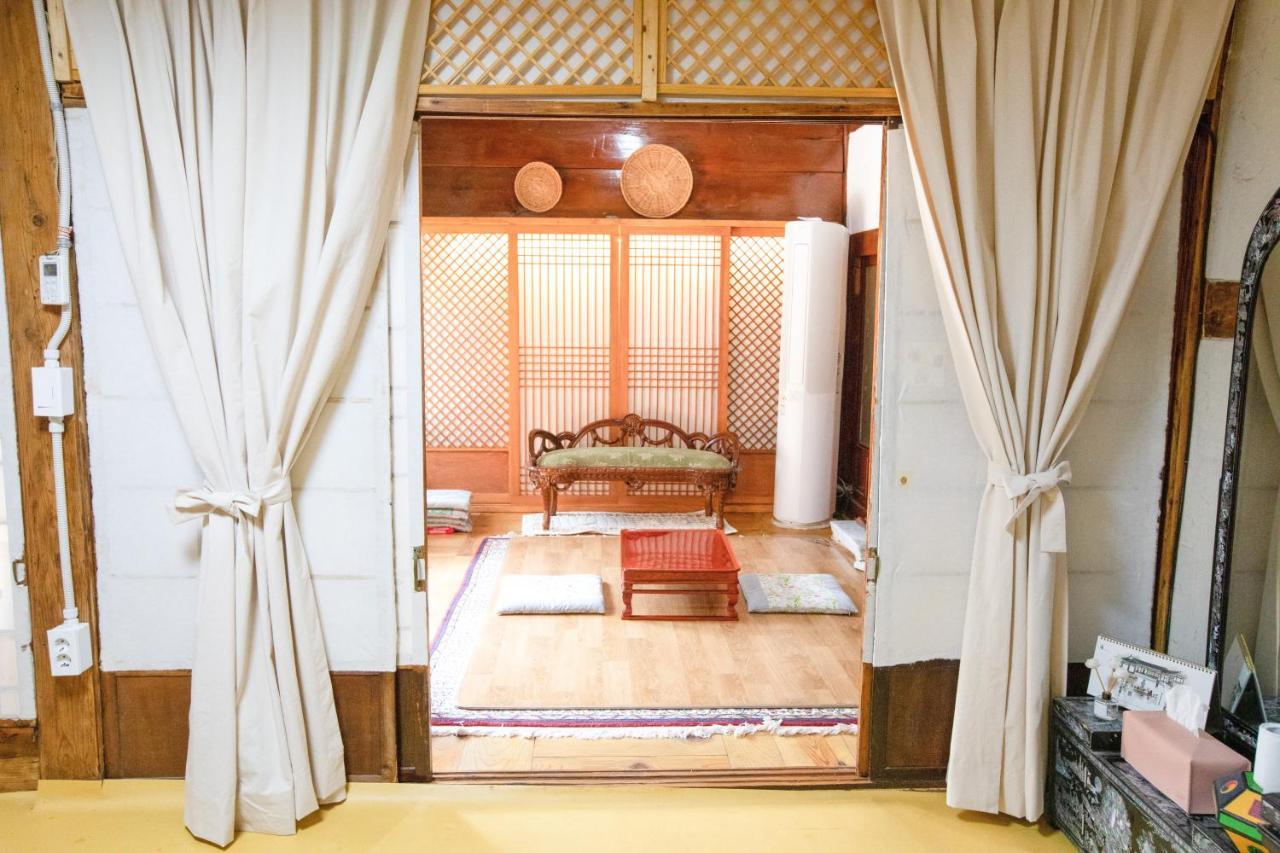 Dongmyo Hanok Sihwadang - Private Korean Style House In The Center With A Beautiful Garden *