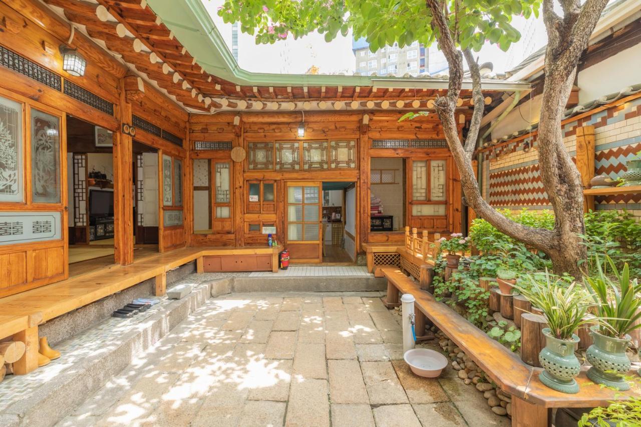 Guest house Dongmyo Hanok Sihwadang - Private Korean Style House In The Center With A Beautiful Garden *