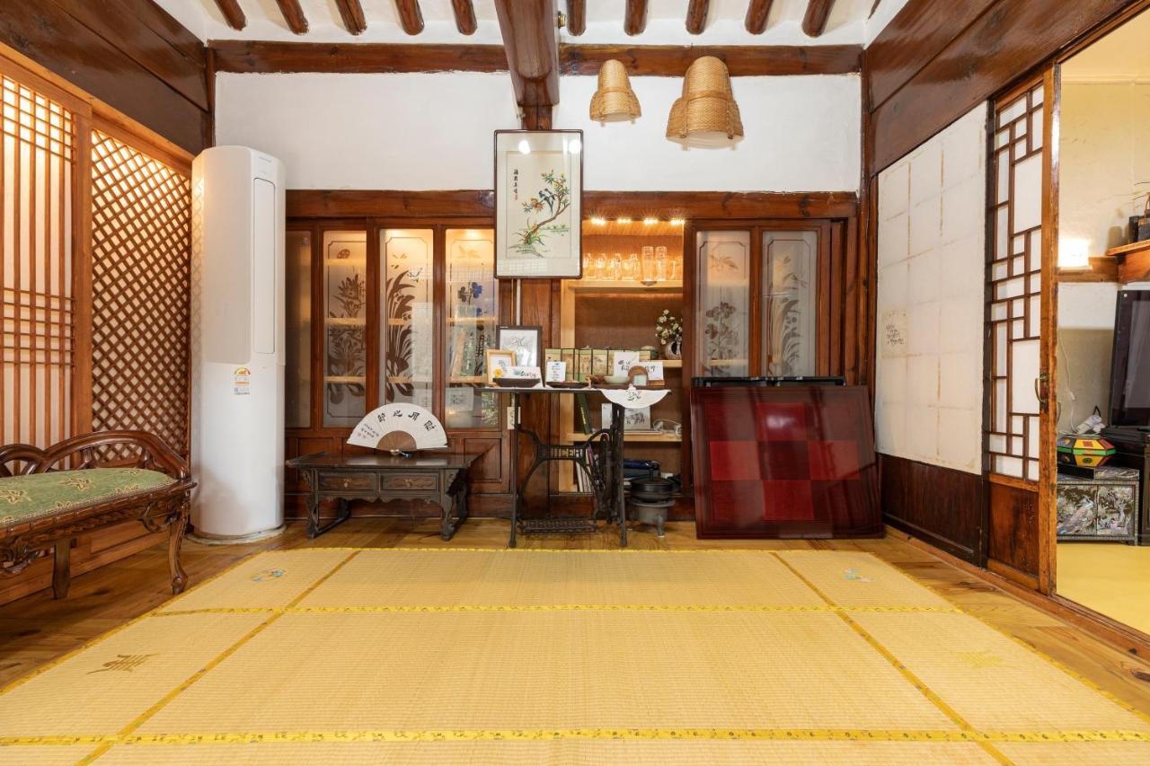 Dongmyo Hanok Sihwadang - Private Korean Style House In The Center With A Beautiful Garden Guest house