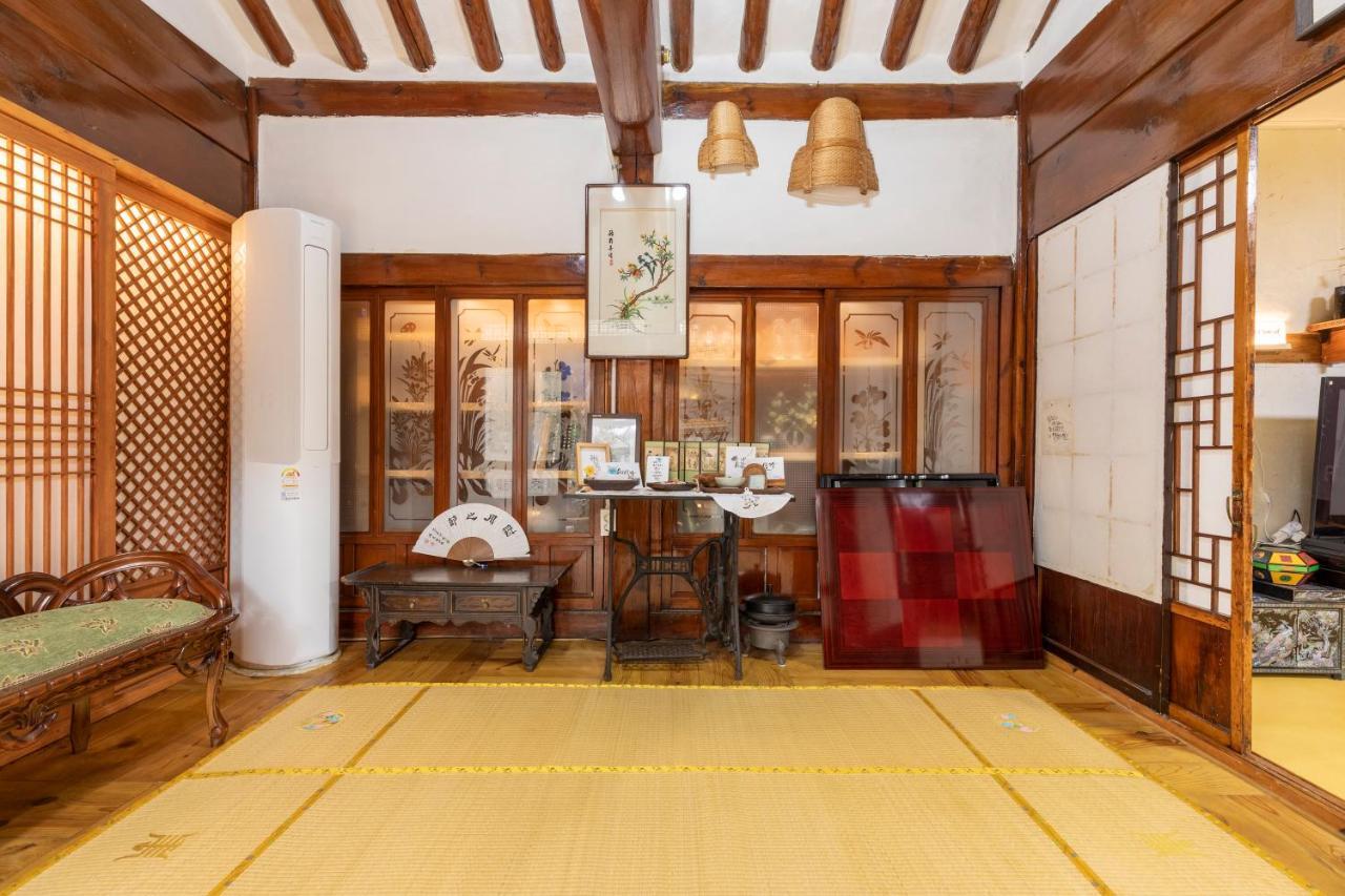 Dongmyo Hanok Sihwadang - Private Korean Style House In The Center With A Beautiful Garden Seoul