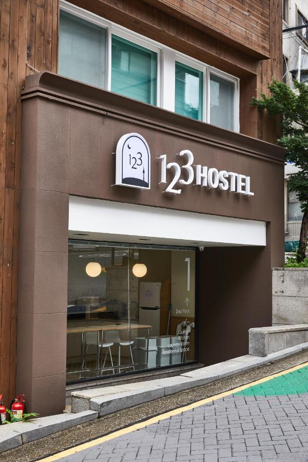 Hostel 123 *