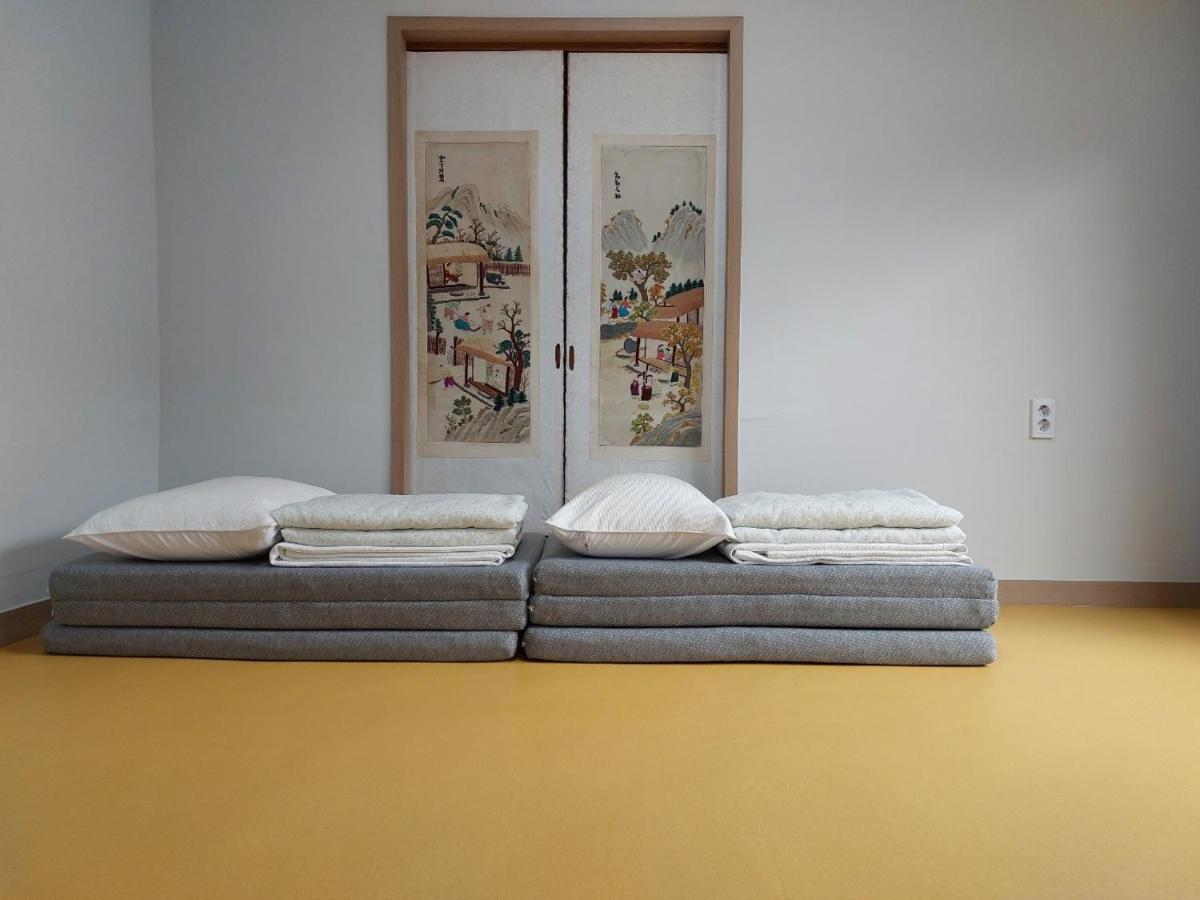Leedo Hanok *