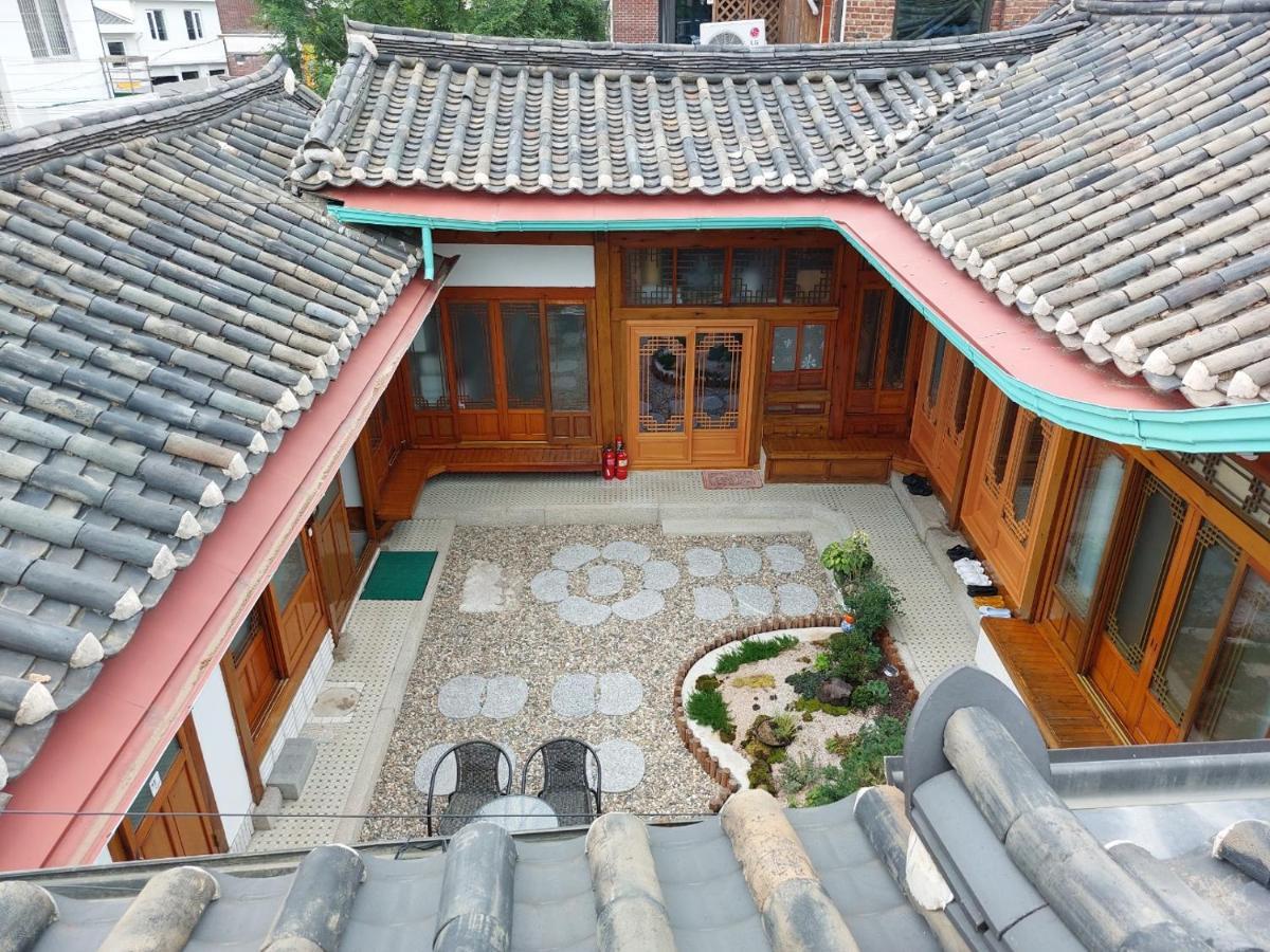 Leedo Hanok *
