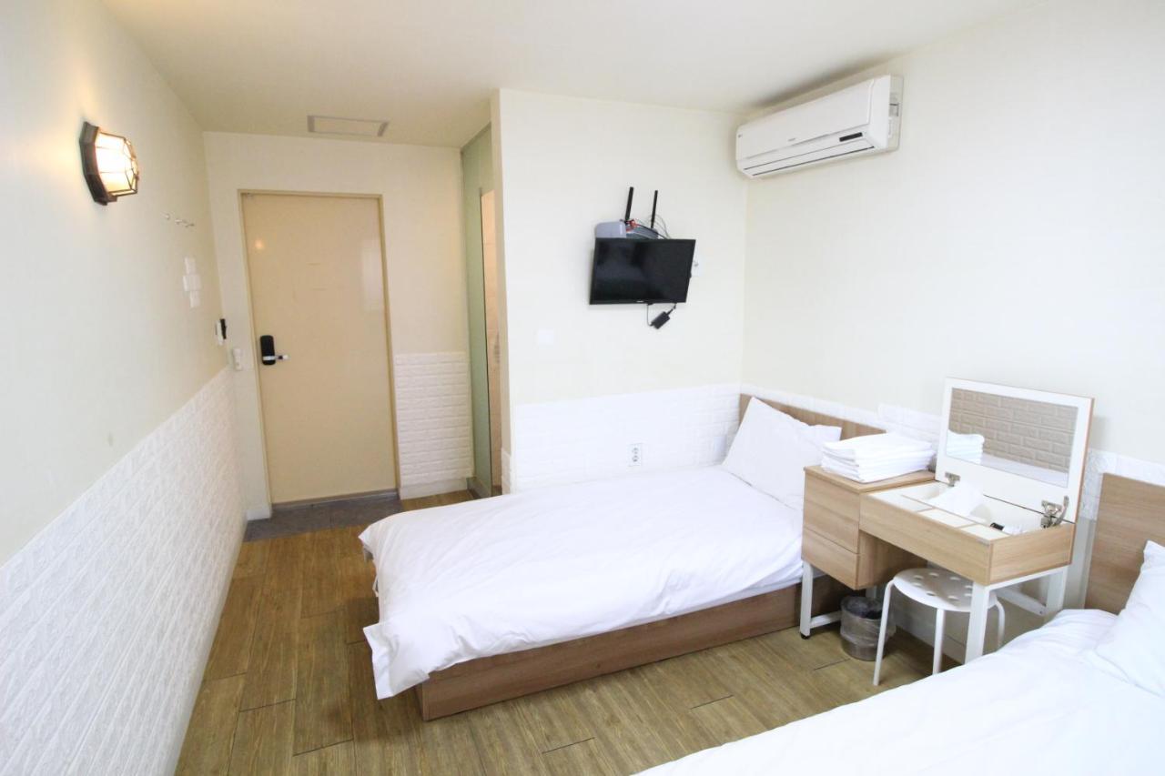 Ivory Albergue *