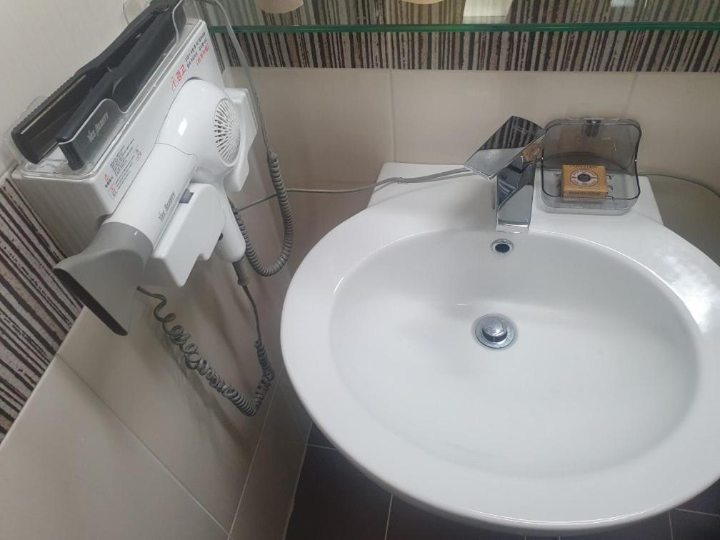 Station Apartment *