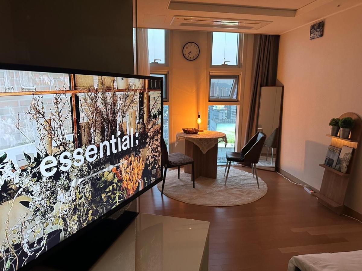 Station Apartment *