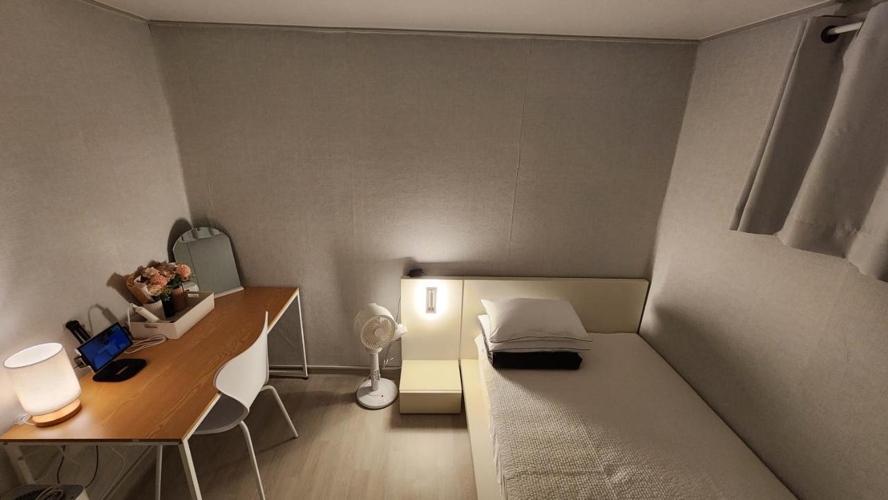 Middle Option Two-room, Exclusive Use, Public Transportation 4 Minutes Away * Seoul