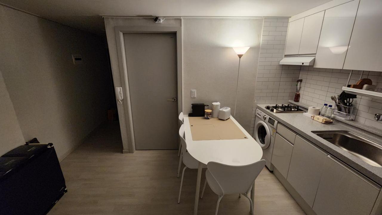 Middle Option Two-room, Exclusive Use, Public Transportation 4 Minutes Away Villa