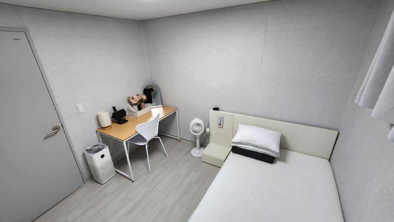 Middle Option Two-room, Exclusive Use, Public Transportation 4 Minutes Away Villa Seoul