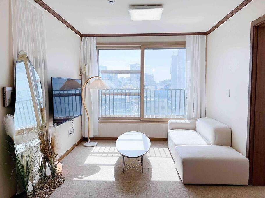 Night In Apartment Seoul