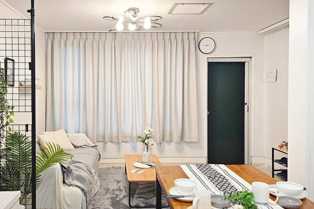 Cozy Near Hongdae & Sinchon Station 4min For Max 6 Pousada Seul