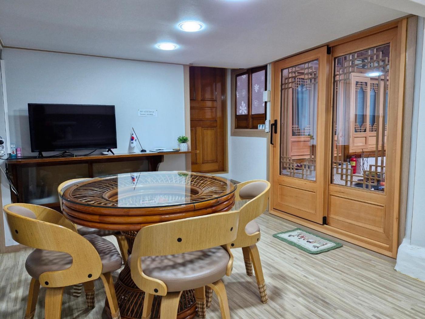Leedo Hanok