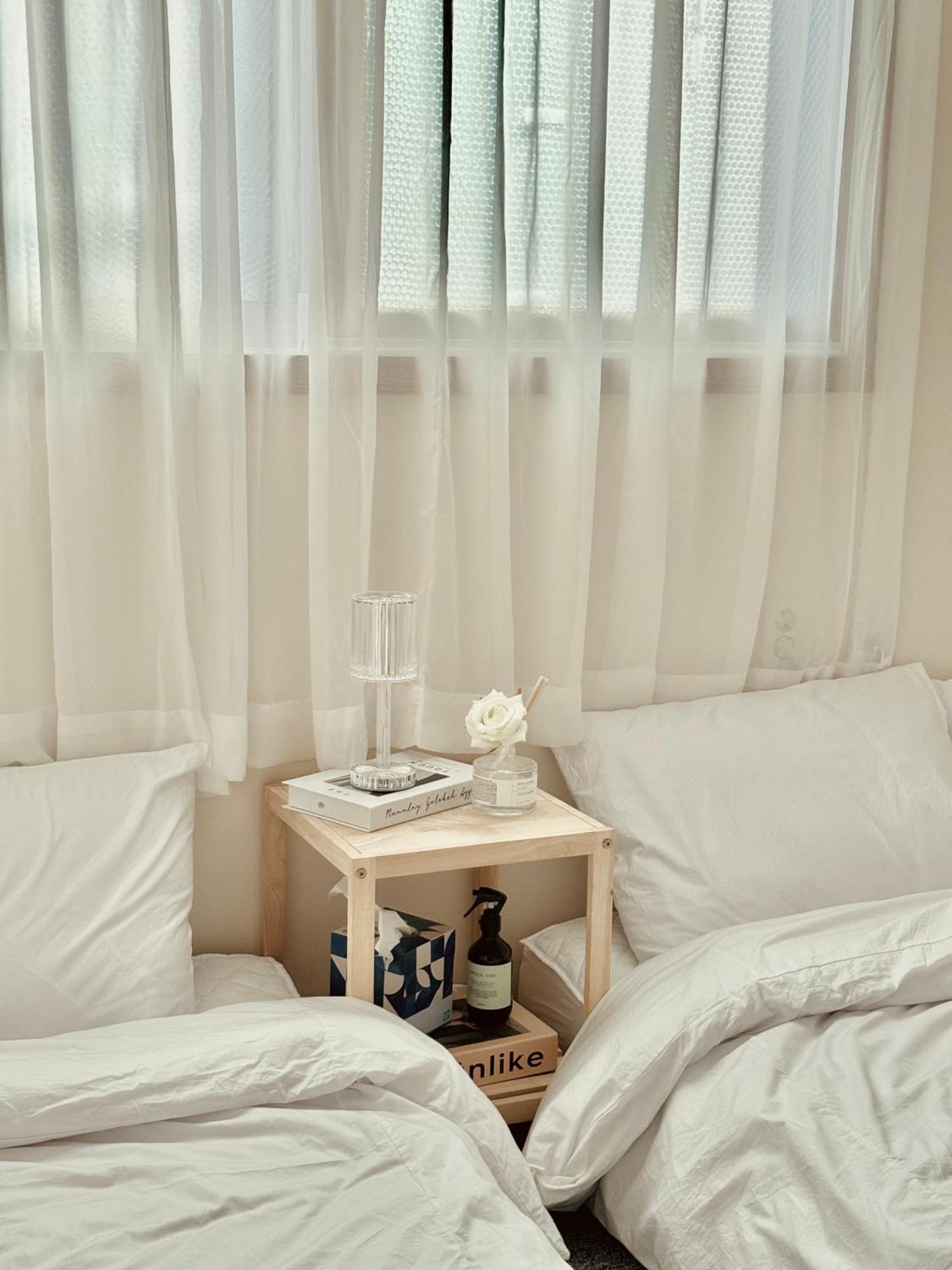 Stay, Lovelee Seoul