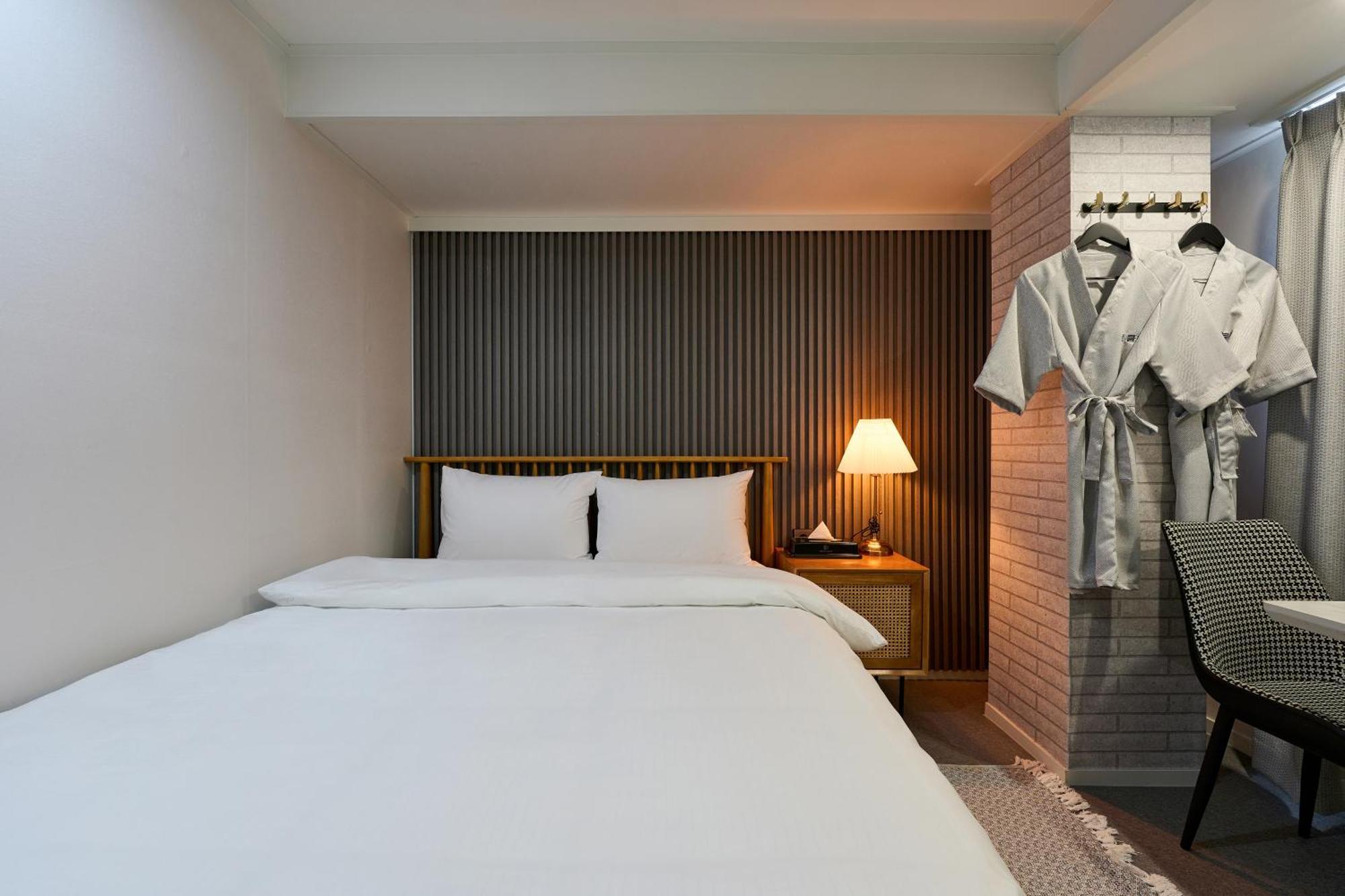 Chloe Hotel