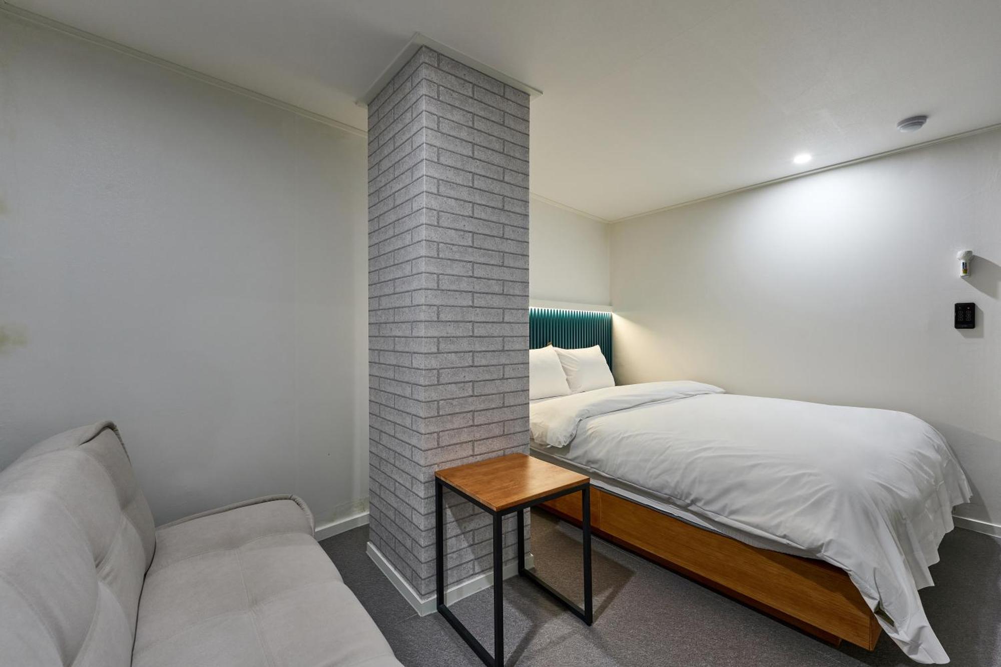 Chloe Hotel