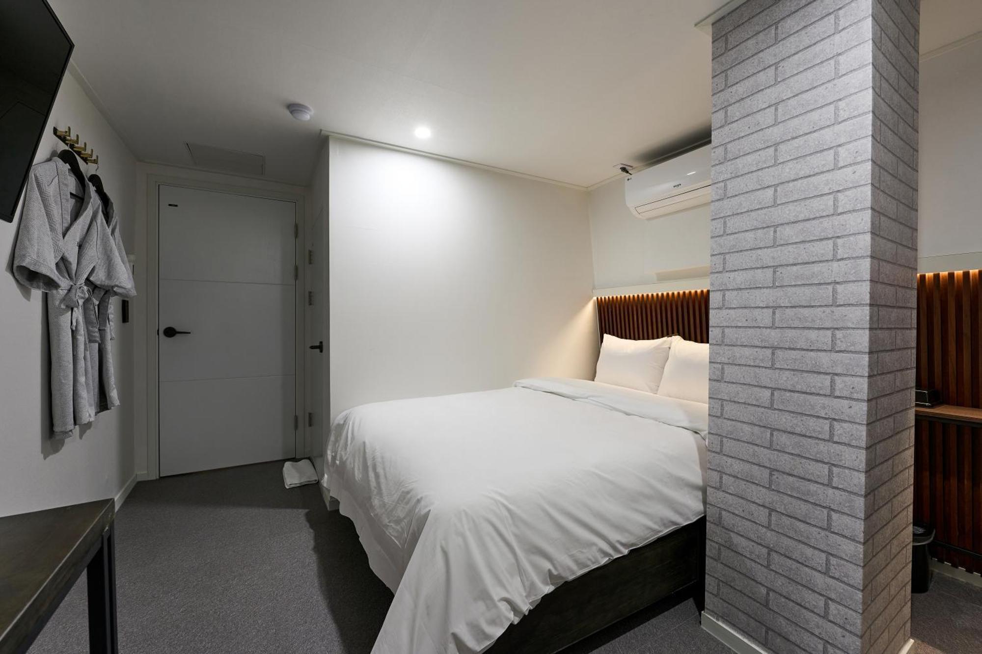 Chloe Hotel