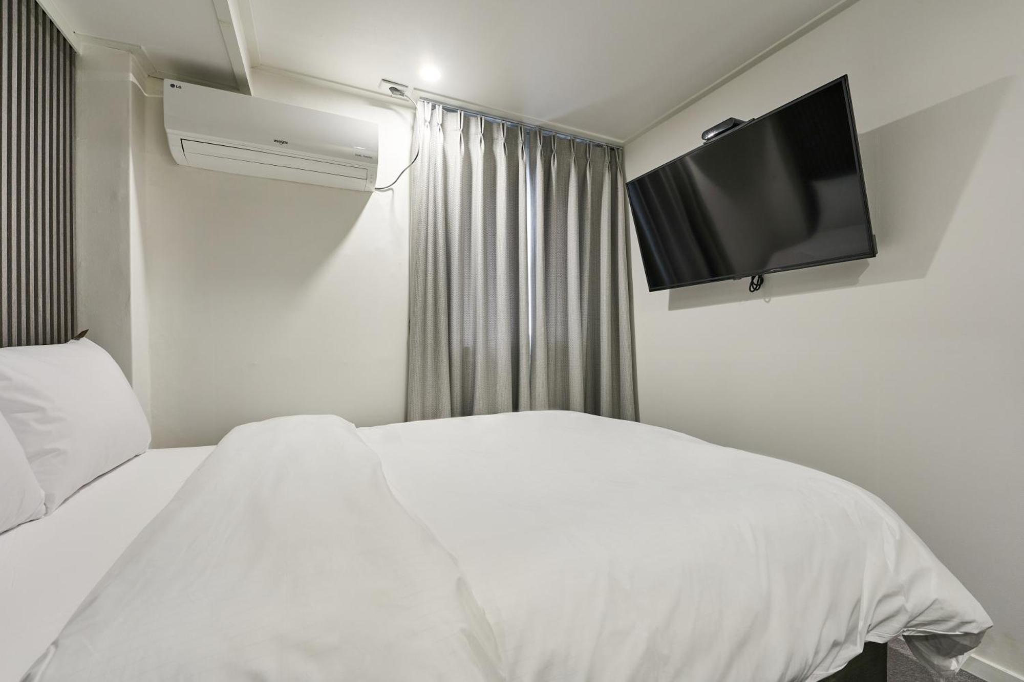 Chloe Hotel *