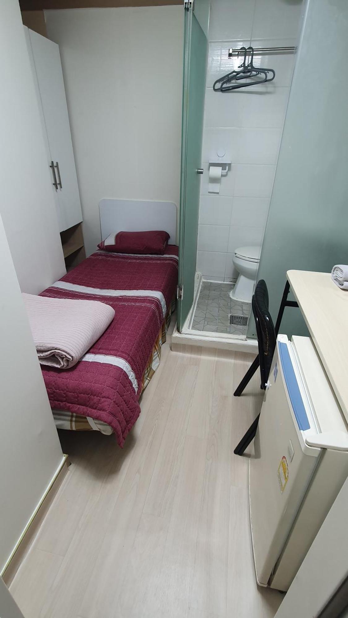 Hostel Full House *