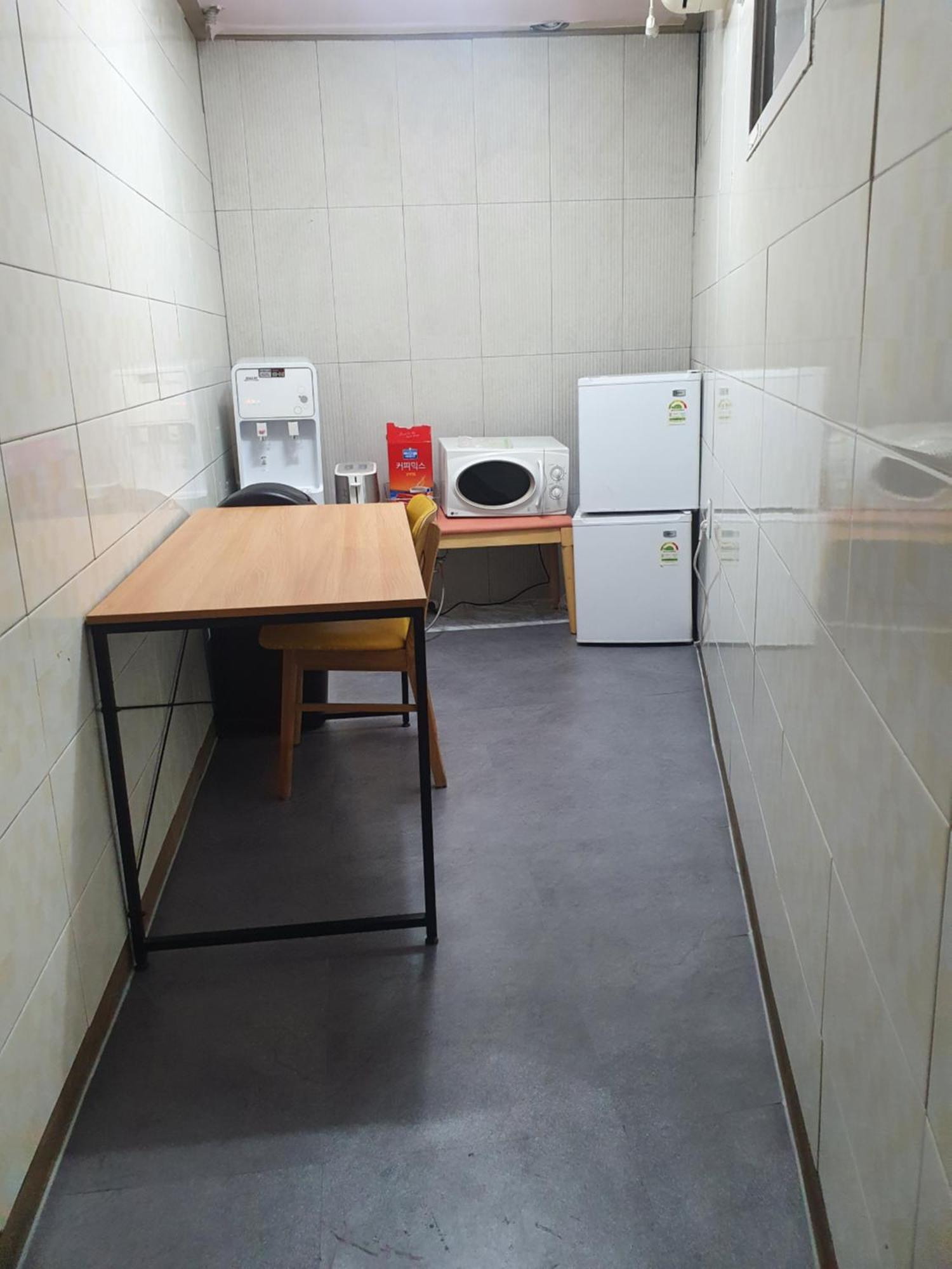 Full House Hostel