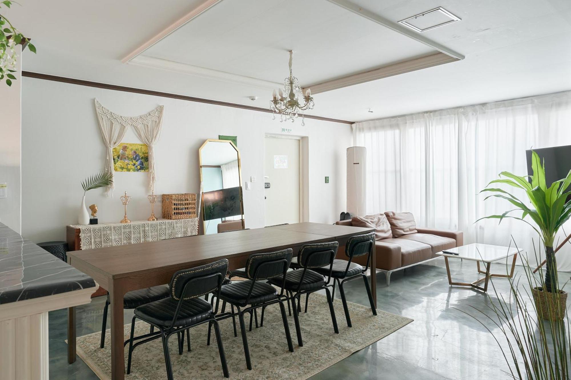 Hapjeong Station Exit7 Each Room, Living Room, Air Conditioning Modern House *