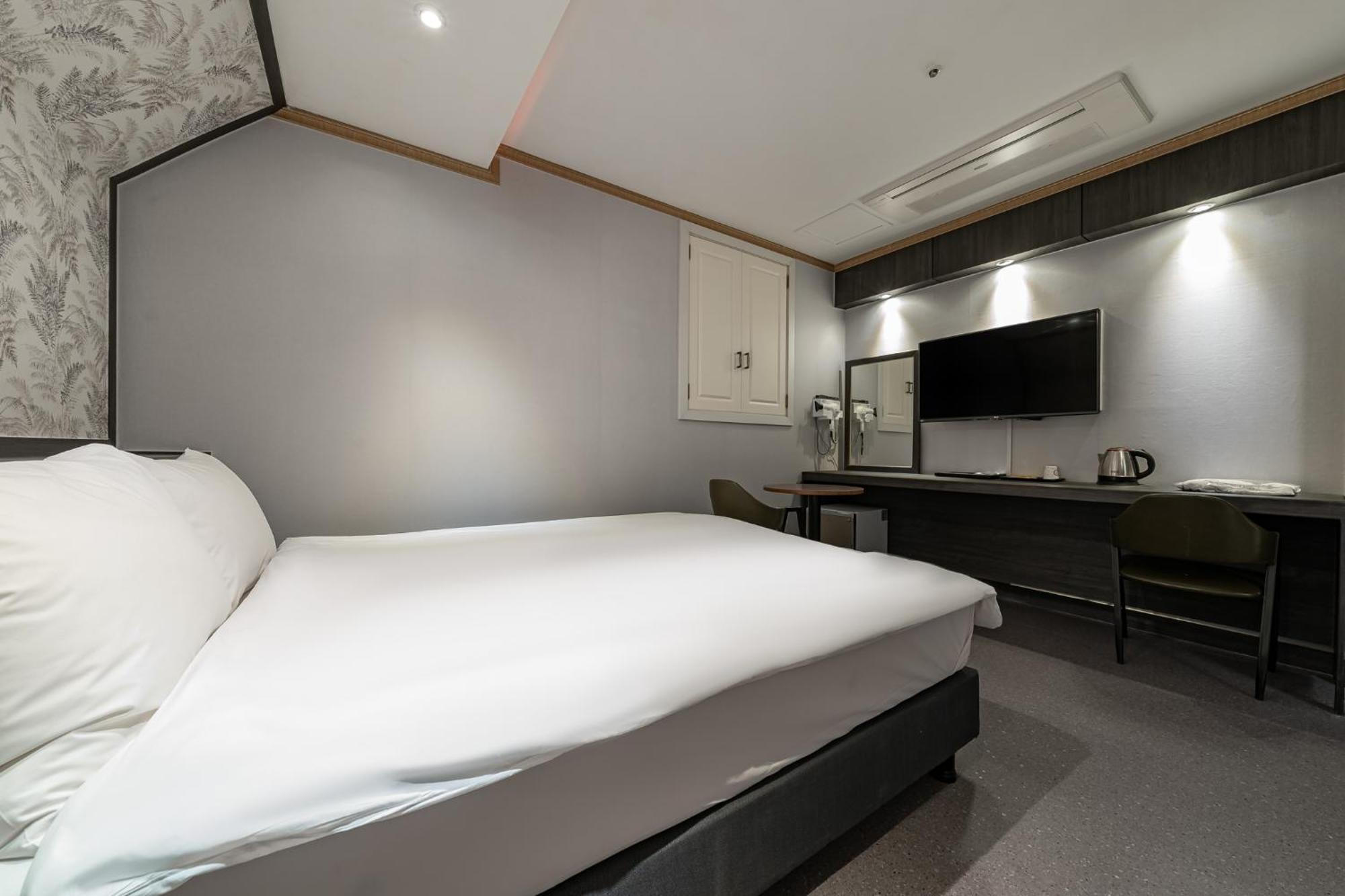 Signature Hotel