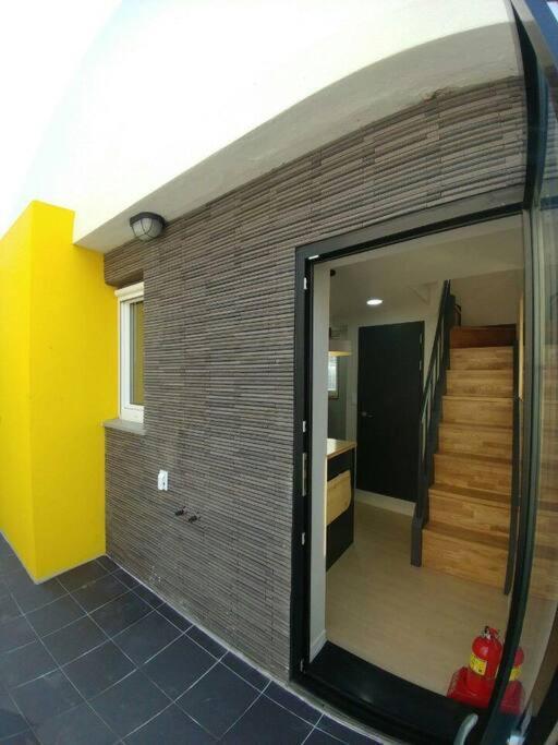 Apartment 3r+2baths/ Ewha / Sogang / Near Shinchon & Hongdae *