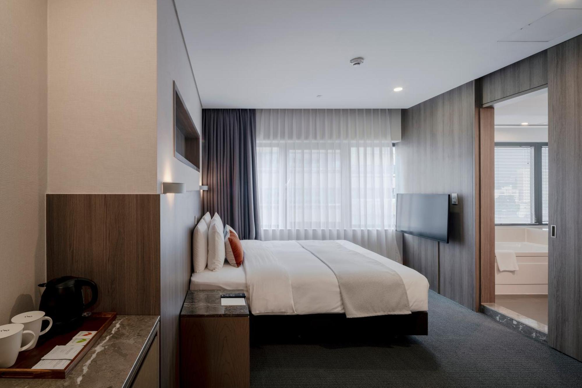 Amid Hotel 4*