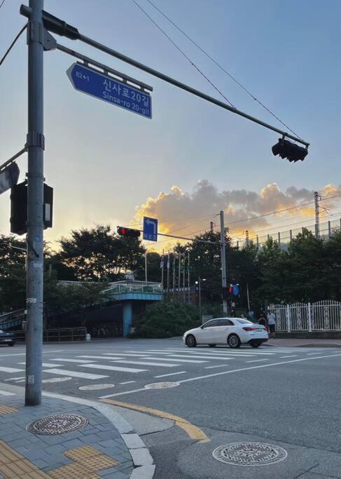 Apartment Yeoun Jogak - Near Shindaebang Station Boramae Hospital & Park Hongik Airport Bus Near Sindorim, Gangnam