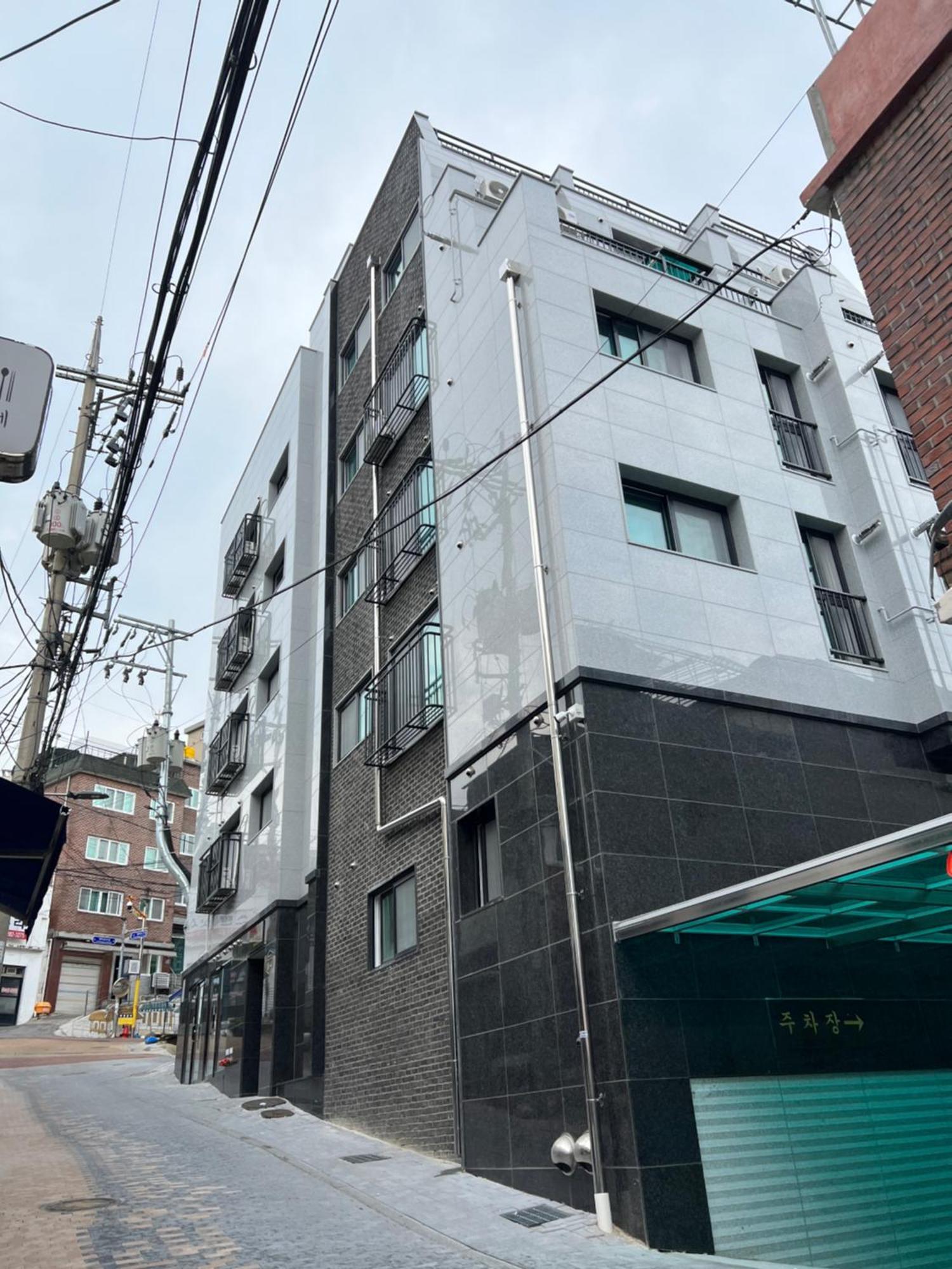 B Apartment