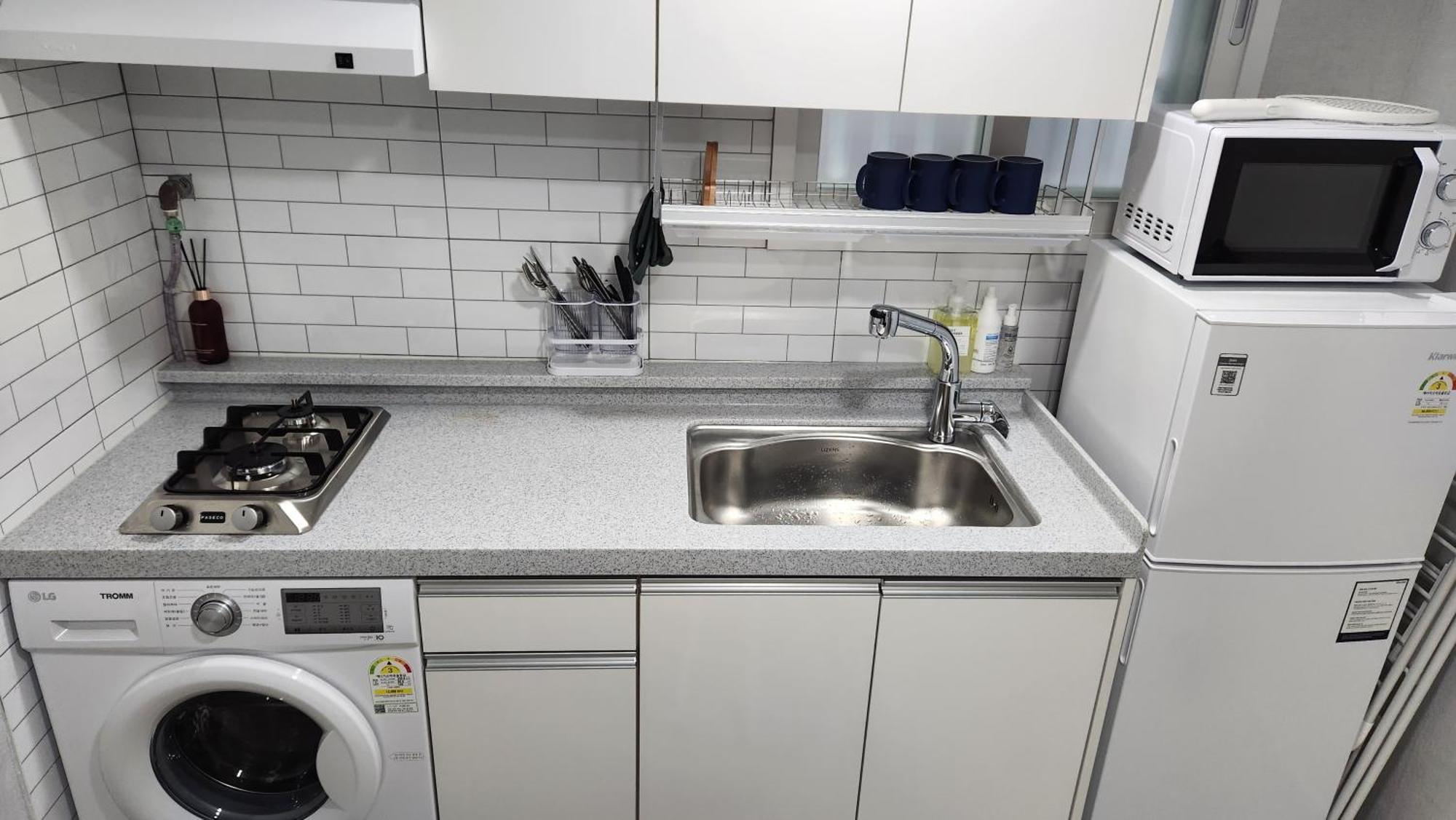 Middle Option Two-room, Exclusive Use, Public Transportation 4 Minutes Away Villa *