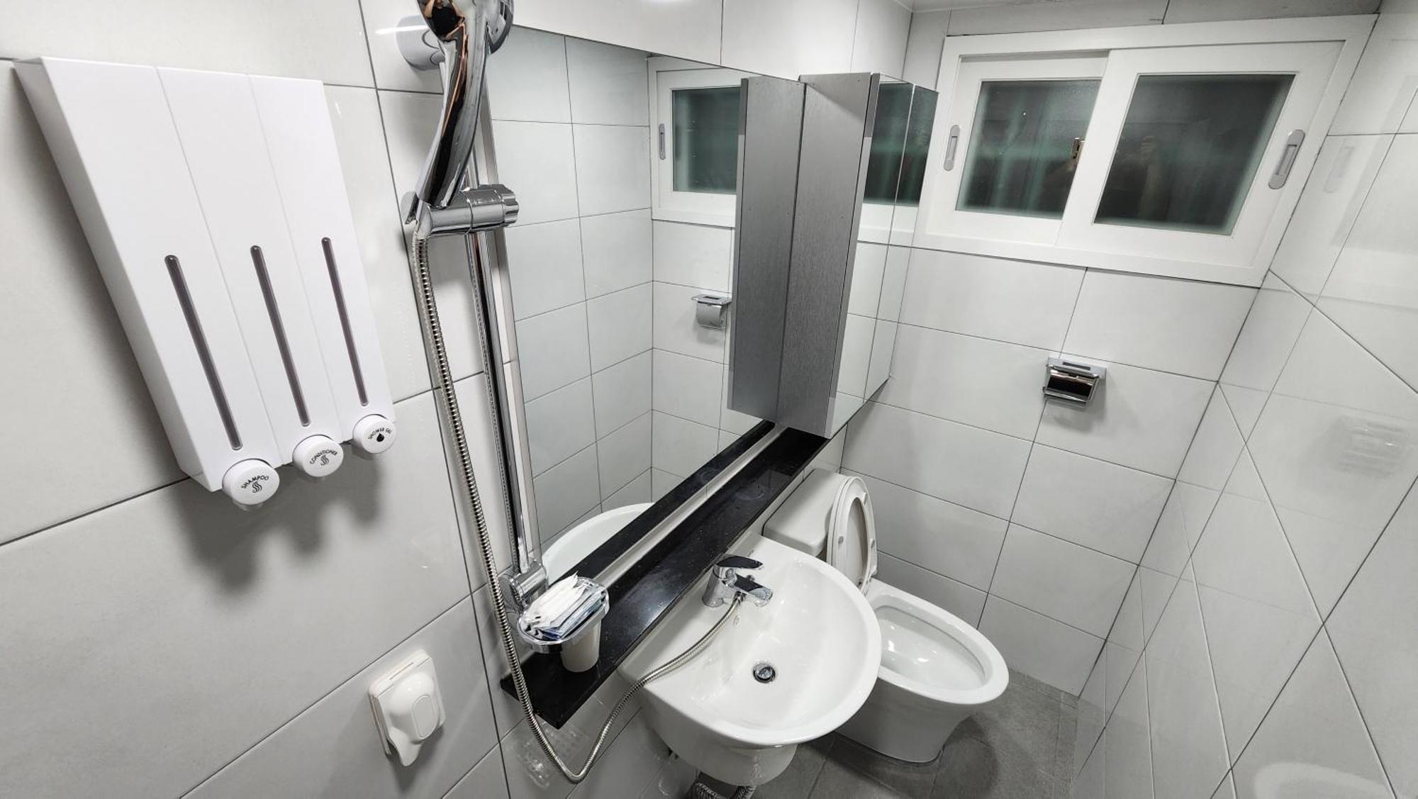 Villa Middle Option Two-room, Exclusive Use, Public Transportation 4 Minutes Away