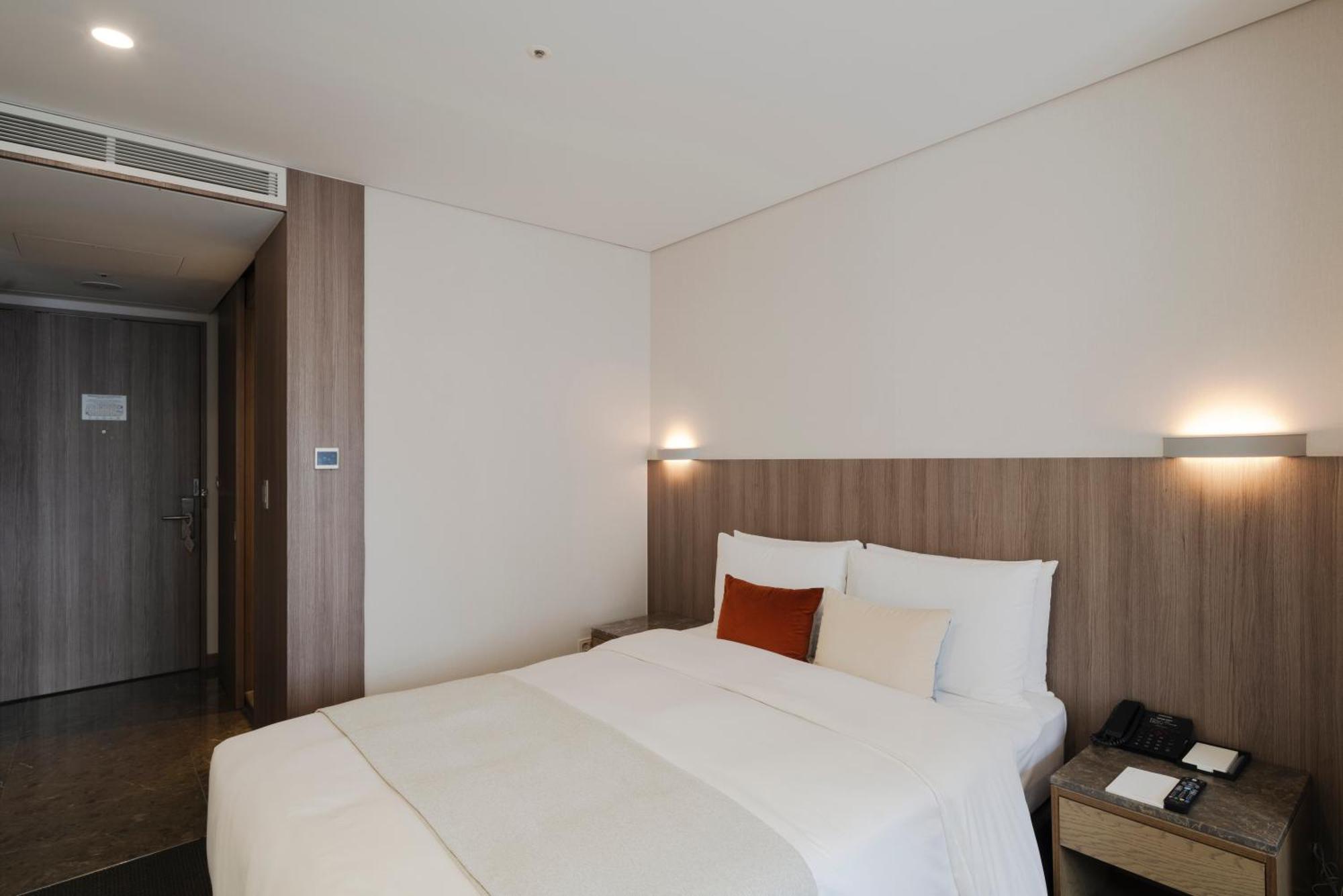 Amid Hotel 4*