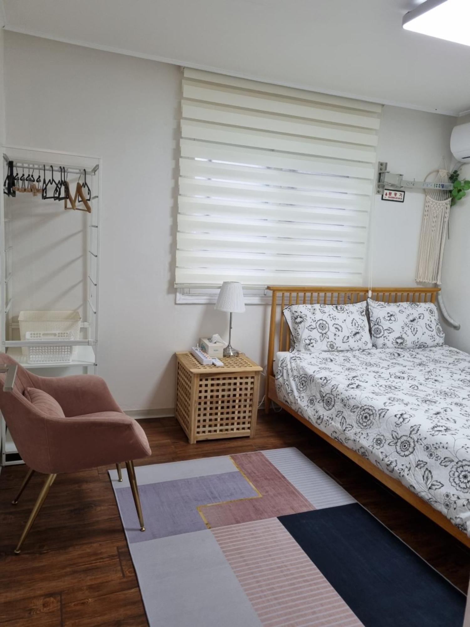 Hongdae Sky View Private Roof Garden House 2br 2qb 1ssb Free Wifi Starbucks Capsule 외국인전용 Seoul