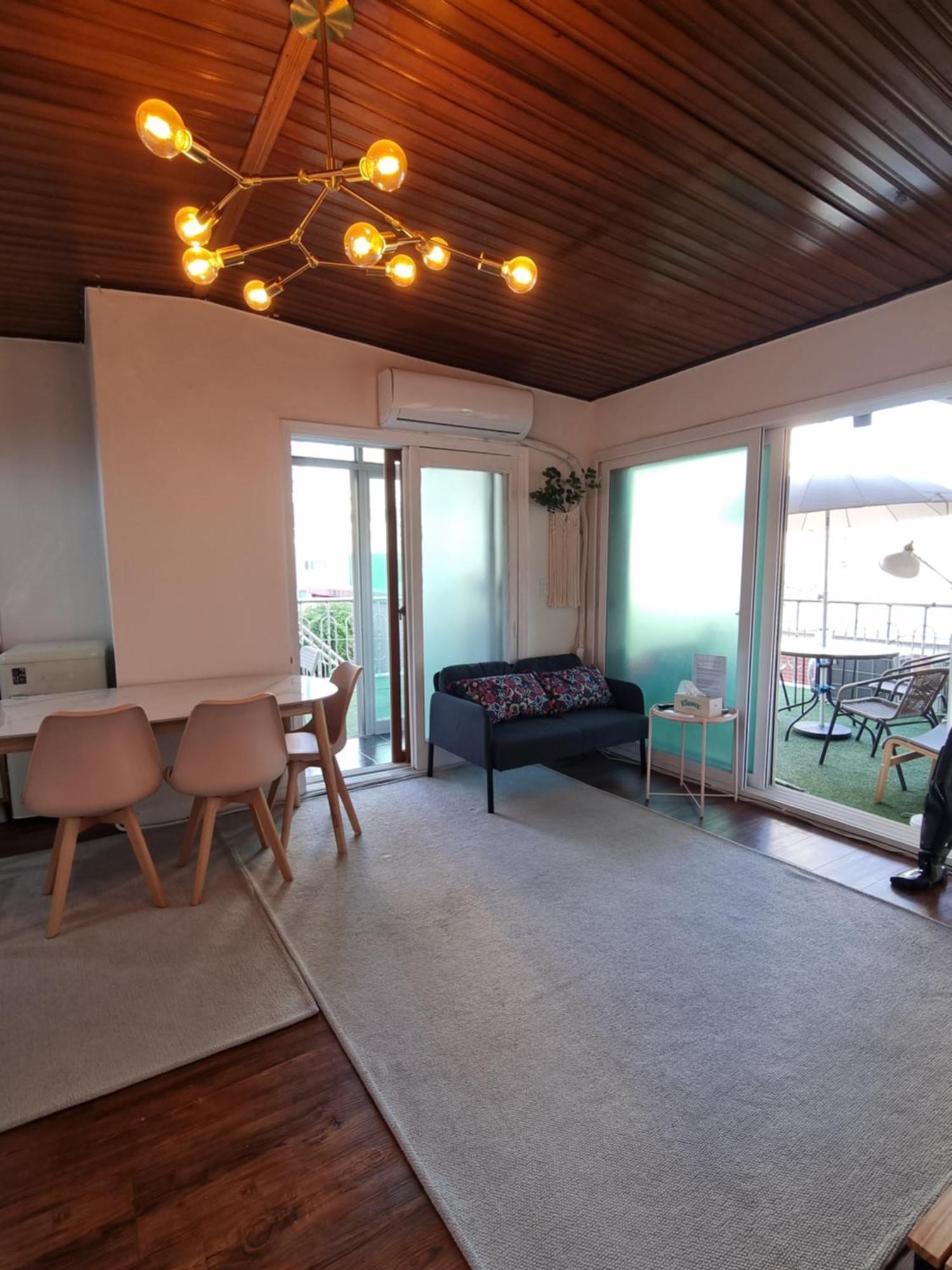 Hongdae Sky View Private Roof Garden House 2br 2qb 1ssb Free Wifi Starbucks Capsule 외국인전용 Villa *