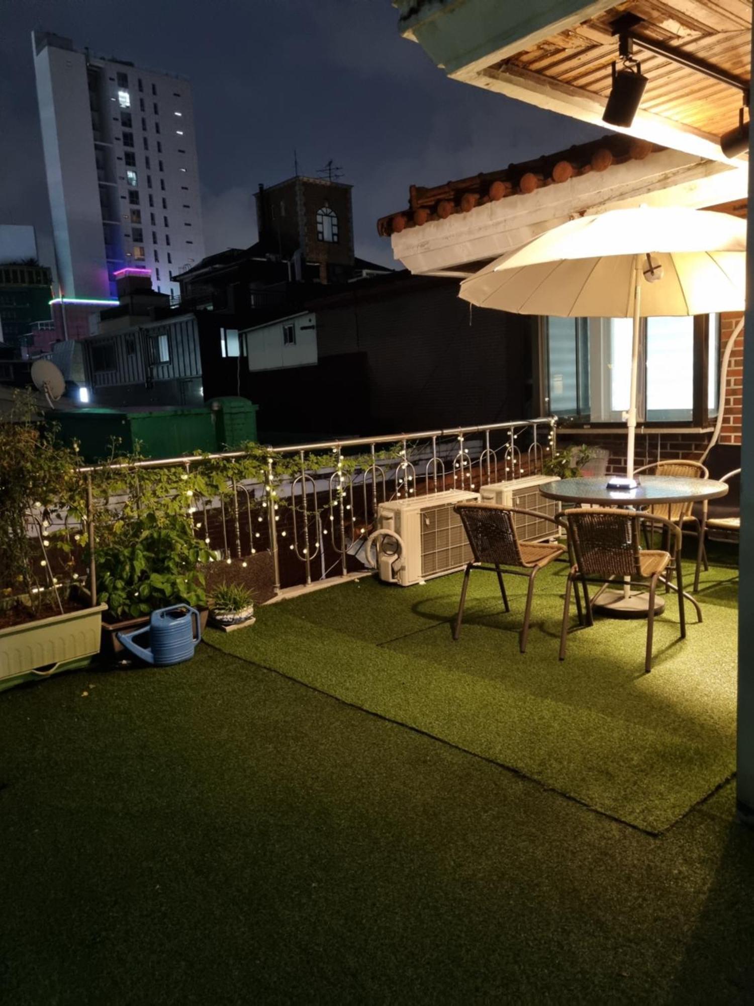 Hongdae Sky View Private Roof Garden House 2br 2qb 1ssb Free Wifi Starbucks Capsule 외국인전용 Seoul