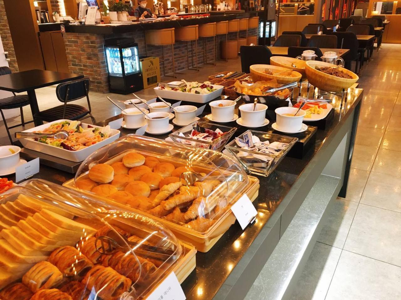 Mercure Ambassador Hongdae Hotel