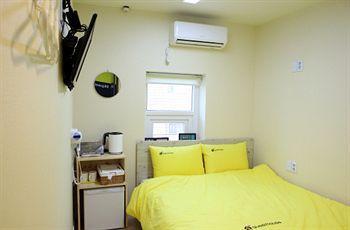 24 Myeongdong Avenue Seul