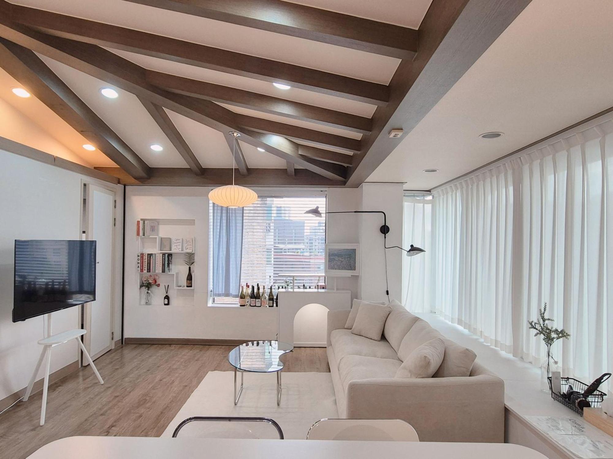 Apartamento Com,a Hongdea St 5min / 3room Seul