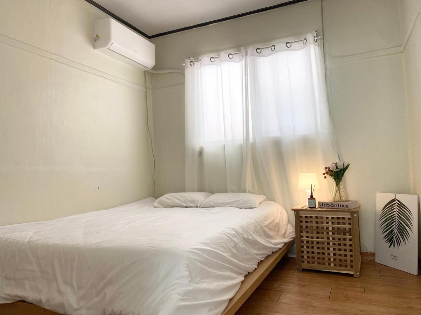 Near Shinchon Station Private House Apartment Seoul