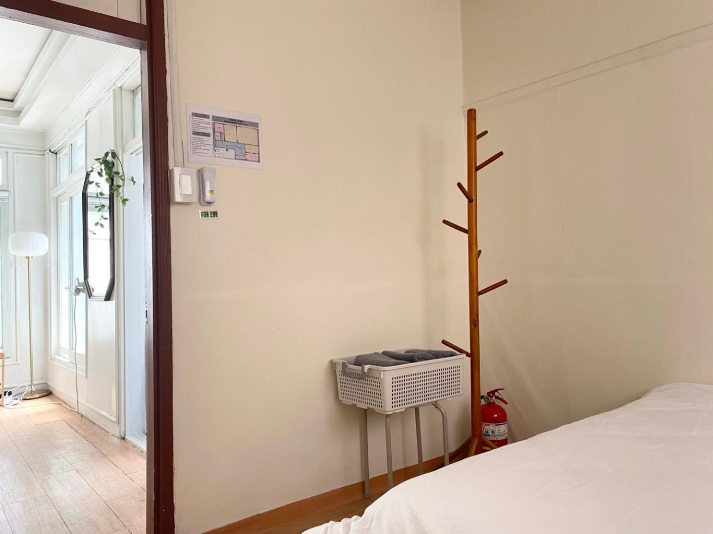 Apartment Near Shinchon Station Private House Seoul