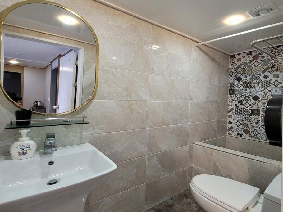 J Honor House Foreigner Only Guest house *